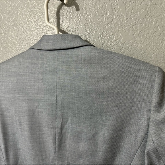 Boss brand new gray business suit. - Picture 4 of 8